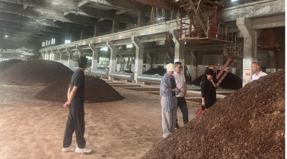 探秘酱香工艺，品味时光醇香 北京张总一行人参观明珠酒业（集团）